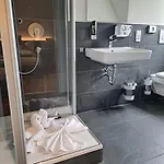Villawie Hotel *