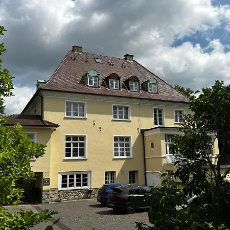 Villawie Hotel *